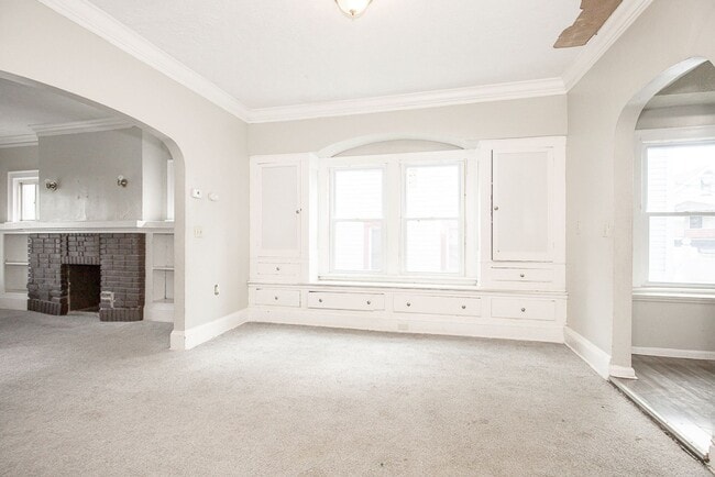 Building Photo - 5 BED 2 BATH BEAUTIFUL SINGLE FAMILY HOME ...