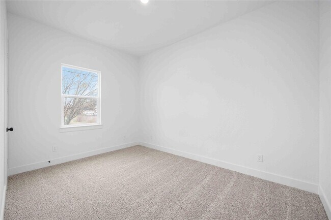 Building Photo - 5322 Rue