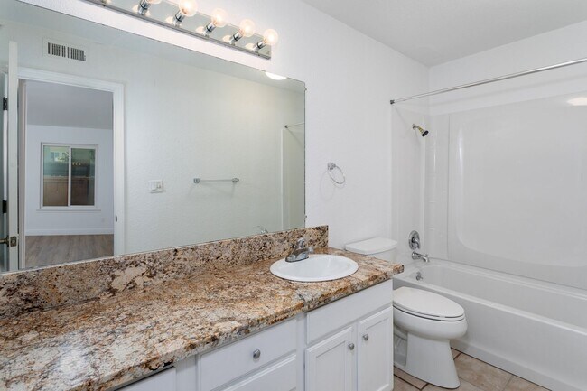 Building Photo - Villa Borgata Condo with Newer Flooring, P...