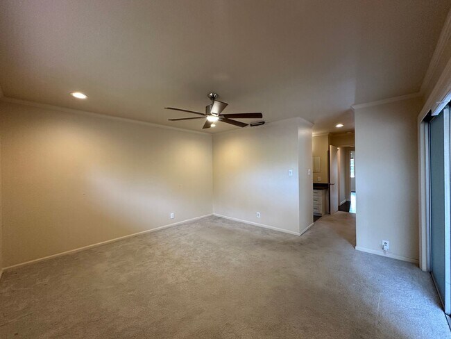 Building Photo - Upgraded Three Bedroom Duplex!