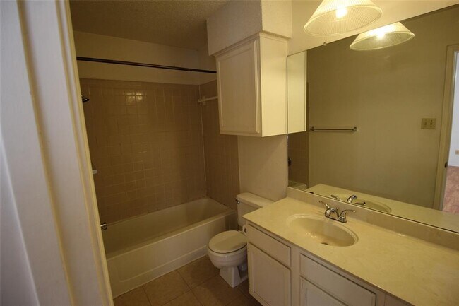 Building Photo - 8202 Cattle Dr