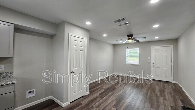 Building Photo - 11015 I-30 Frontage Rd