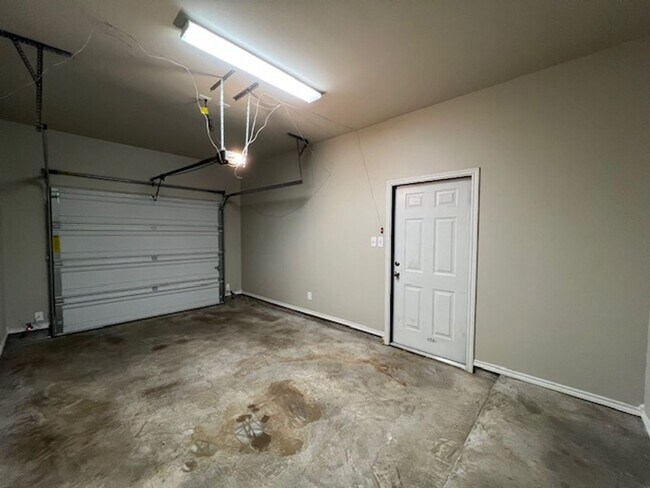 Building Photo - 130 Niagara Dr.