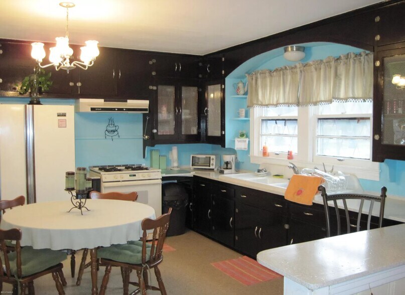 Building Photo - 603 Cedar Crest Ct