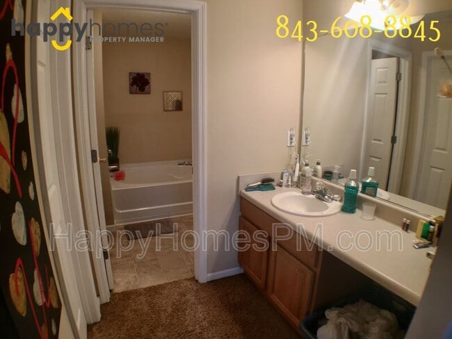 Building Photo - 7852 Park Gate Dr