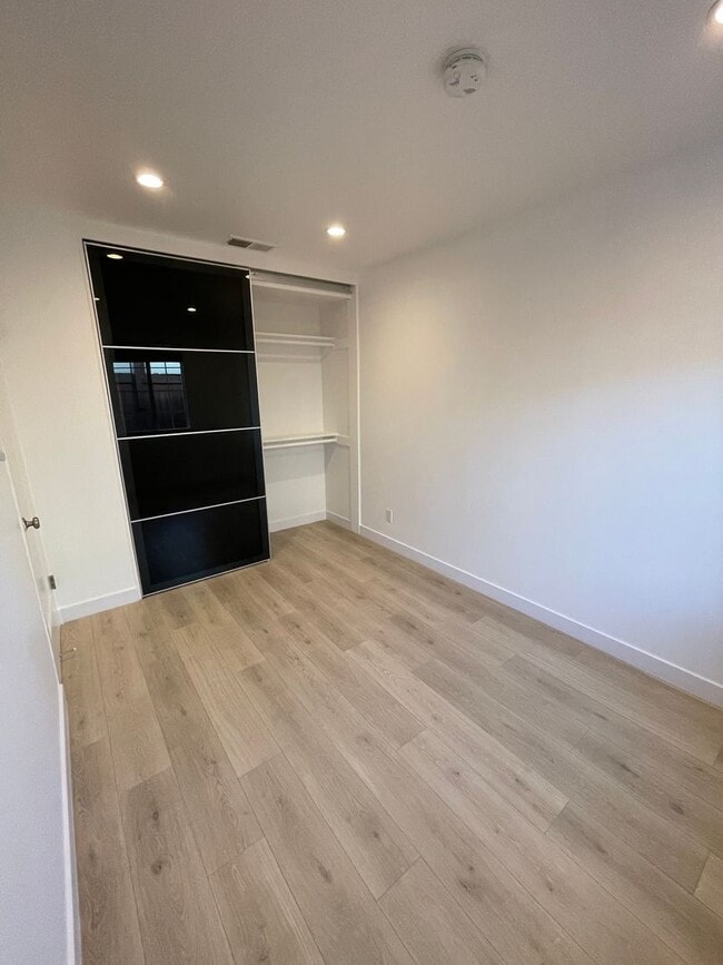 Building Photo - 2032 Ocean Park Blvd