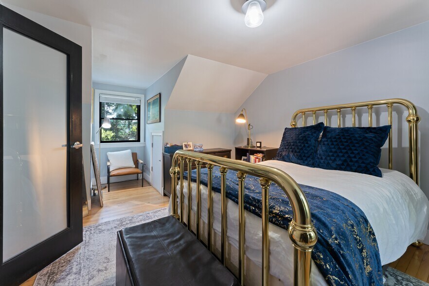 Building Photo - 929 St Marys St