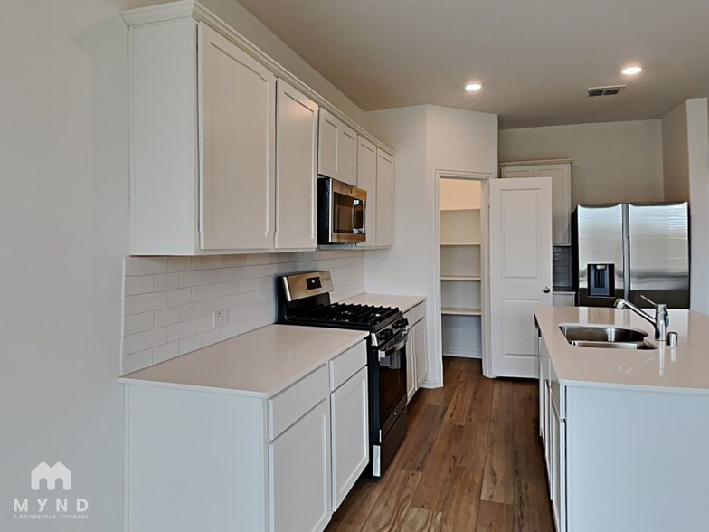 Building Photo - 7900 Green Heron Dr