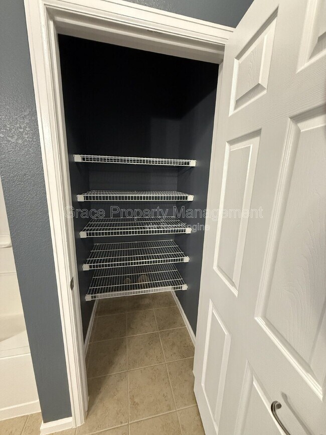 Building Photo - 3035 Blue Sky Cir