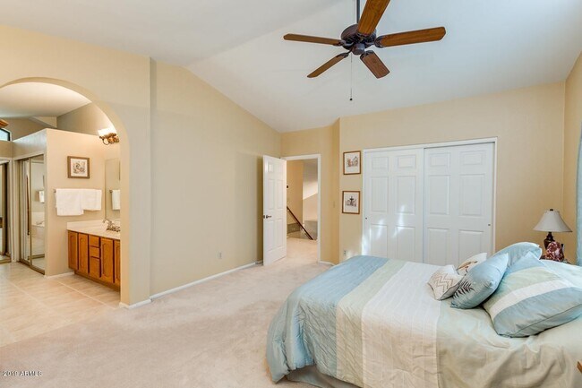 Building Photo - Location! Location! Beautiful 4 Bedroom/ 3 Bath Home! Ray/Kyrene