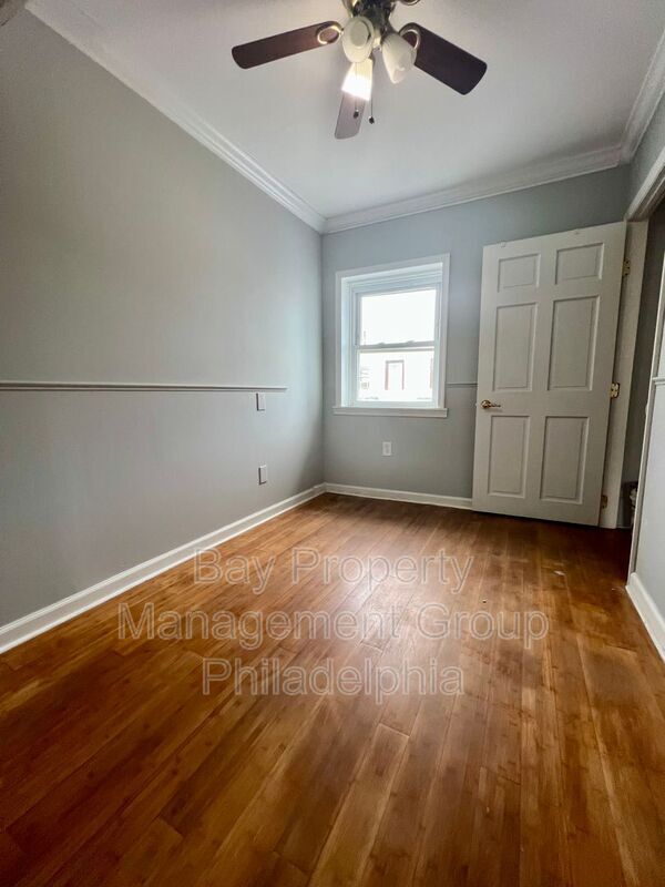 Building Photo - 827 Almond St