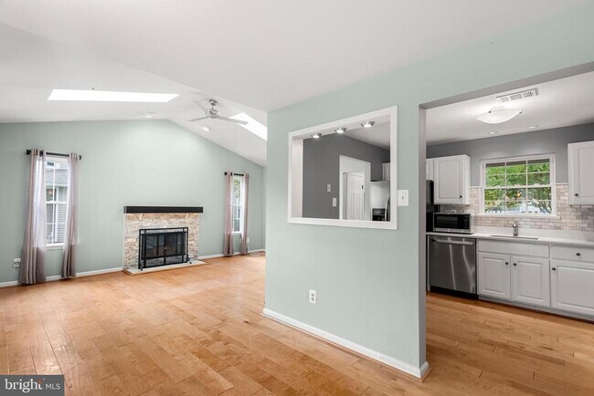 Building Photo - 543 Astor Square