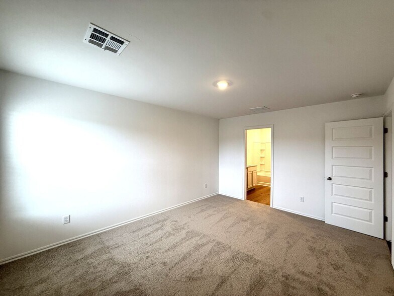 Building Photo - 3625 Blue Ave