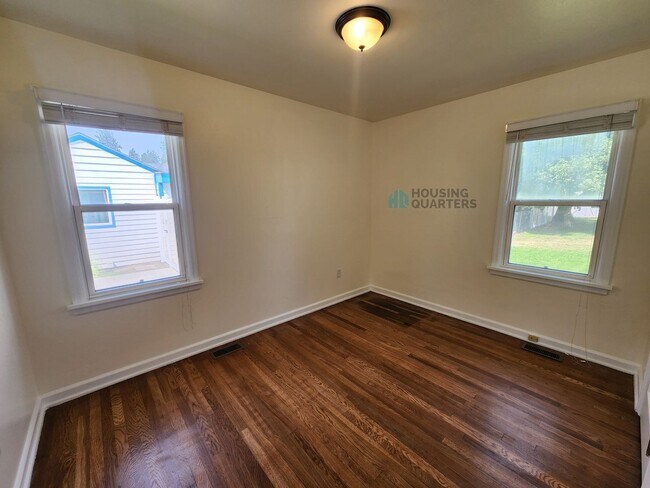 Building Photo - Come see if this is your next home! 2 bed, 1 bath, single-family home in Northwest Spokane!