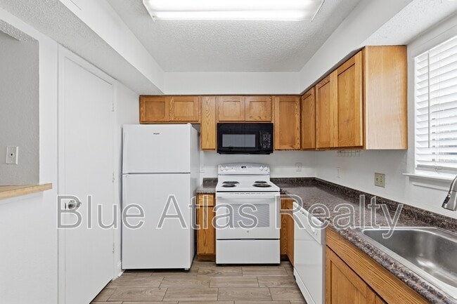 Building Photo - 2713 Wimbledon Ct