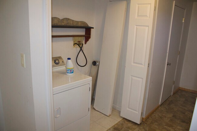 Building Photo - 35 Birdsall St