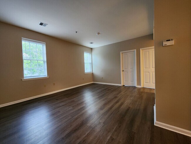 Building Photo - TWO BEDROOM APARTMENT MAIN & MARKET STREETS