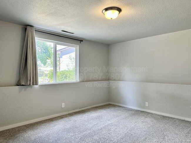 Building Photo - 907 W Madison St