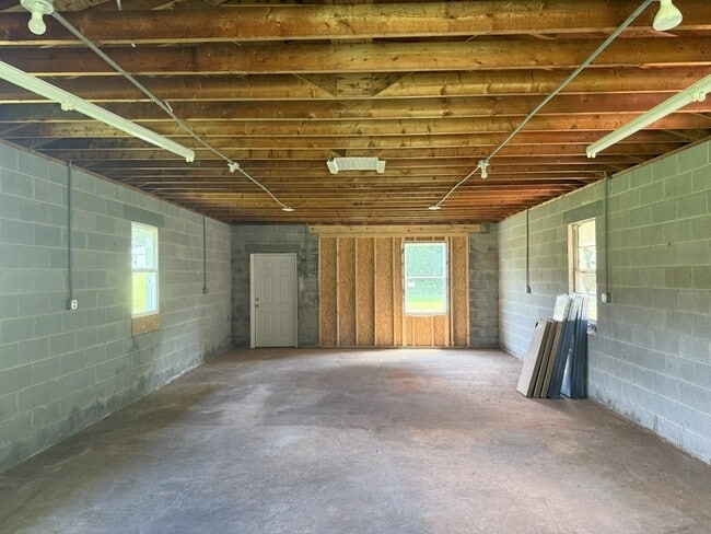 Building Photo - 12 Hollis St