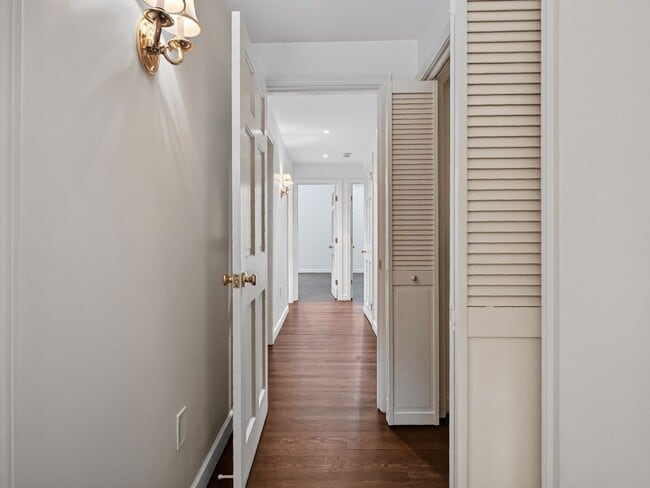 Building Photo - 1 Month Free | Luxury 3BR Home in Prospect Hill