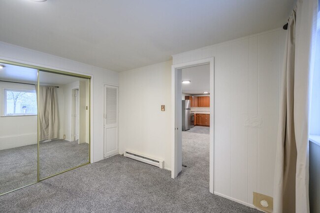 Building Photo - Spacious 4-Bedroom Contemporary Home with 1-Bedroom ADU