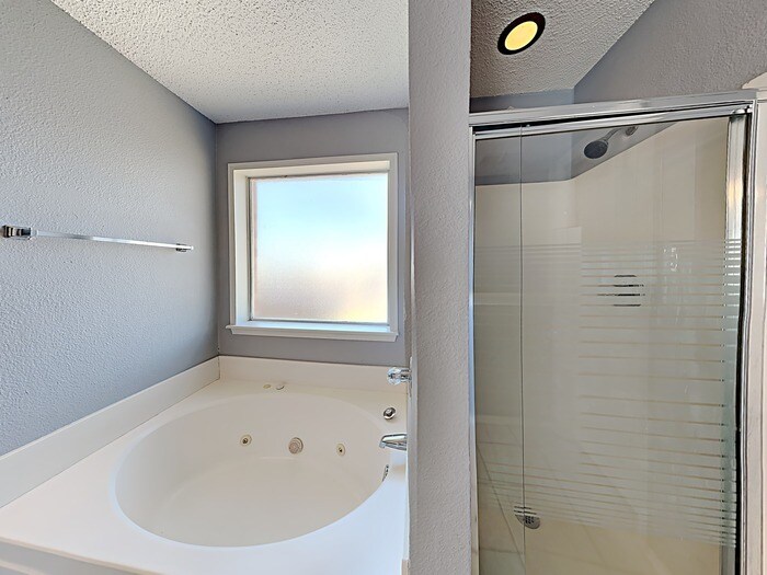 Building Photo - 8025 Jolie Dr