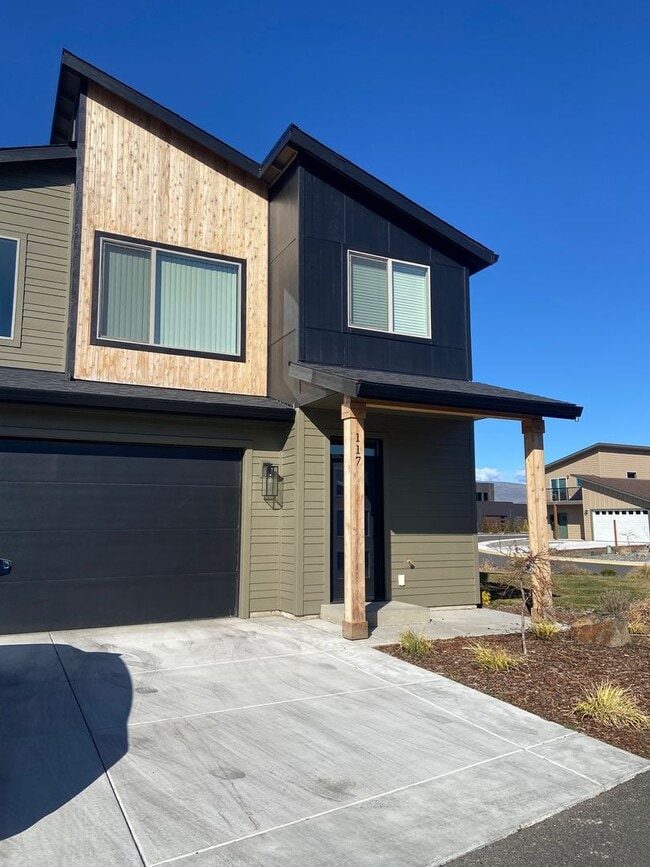 Building Photo - 3 Bedroom | 2.5 Bath Home in The Dalles