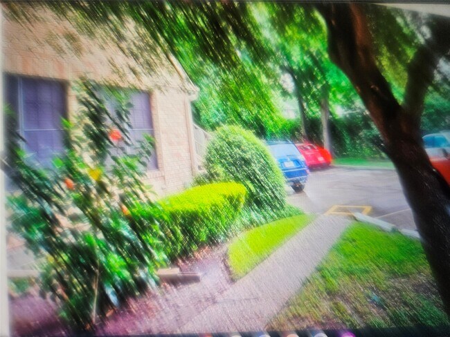 Building Photo - 2425 Holly Hall St