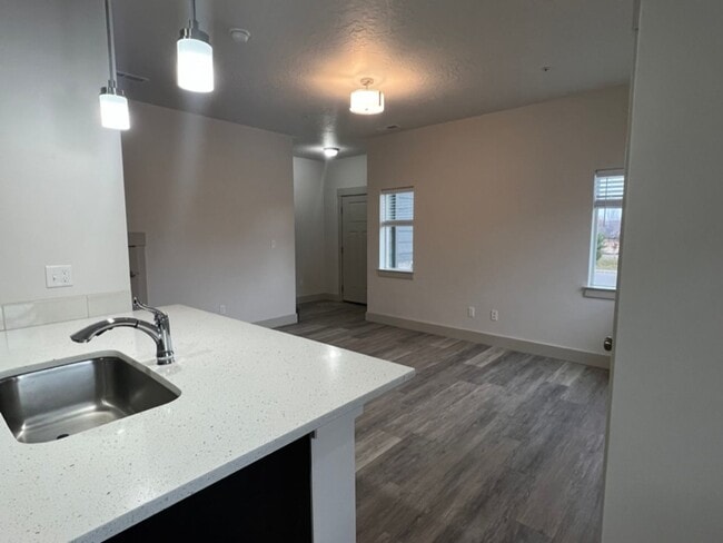 Building Photo - Get a Month Free!!