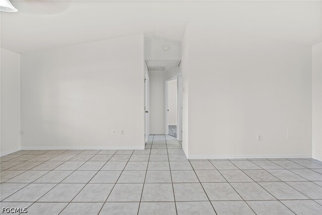 Building Photo - 1425 SW 10th St