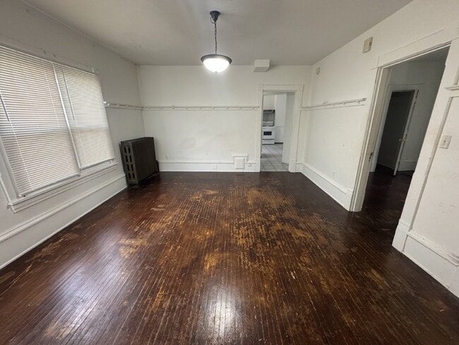 Building Photo - Upper level 3-Bed Duplex with Hardwood Elegance & 2 Baths in North Minneapolis!