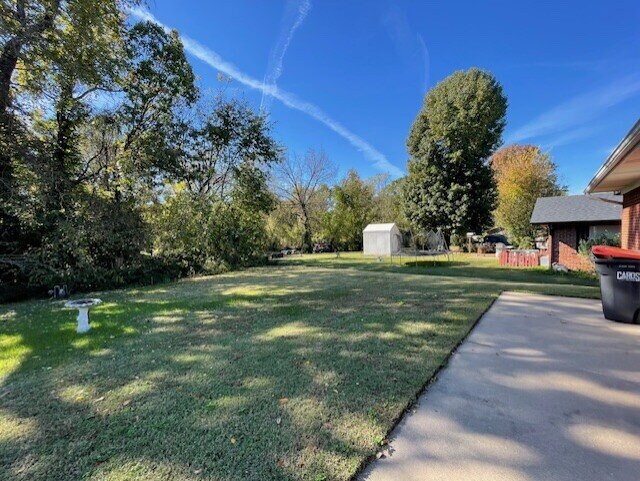 Building Photo - 209 Sanders Ave