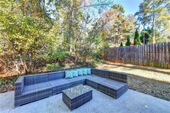 Building Photo - 235 Tanners Ct