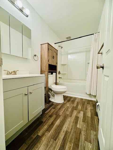 Building Photo - 227 E 12th Ave