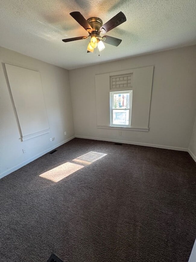 Building Photo - 2532 Miner St