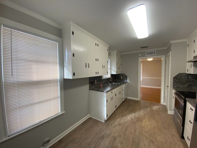 Building Photo - Recently renovated 3 bedroom home for leas...