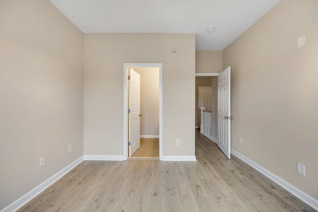 Building Photo - 926 Iris St