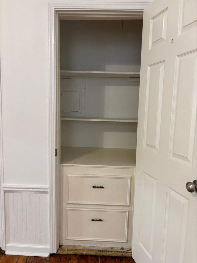 Building Photo - 403 W Hampton Ave