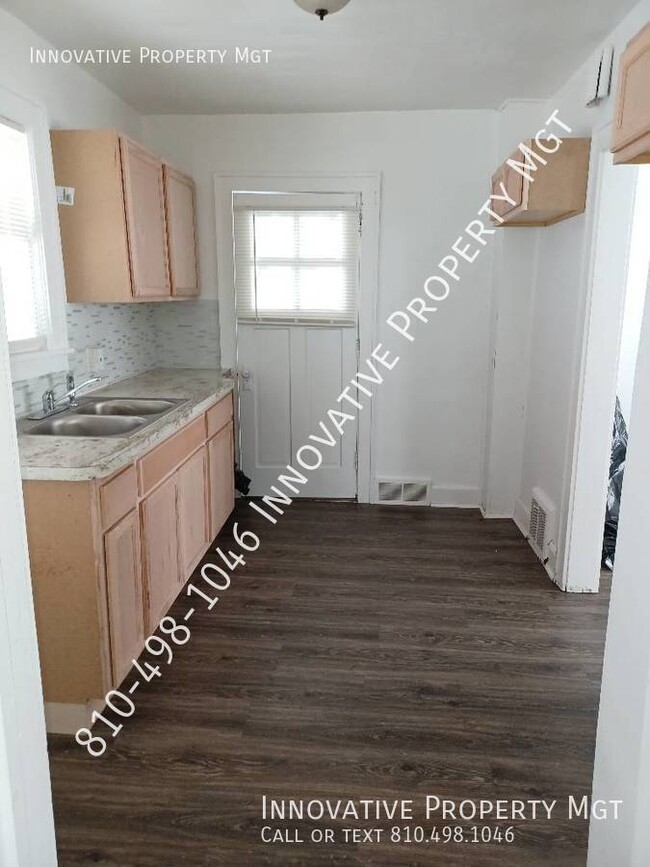 Building Photo - Beautifully updated 2 bedroom, 1 bath - $1...