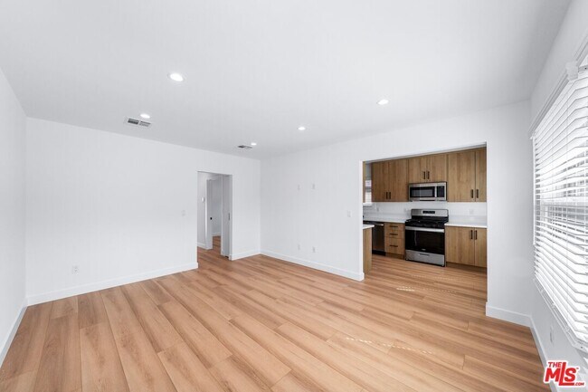 Building Photo - 1258 Mariposa St