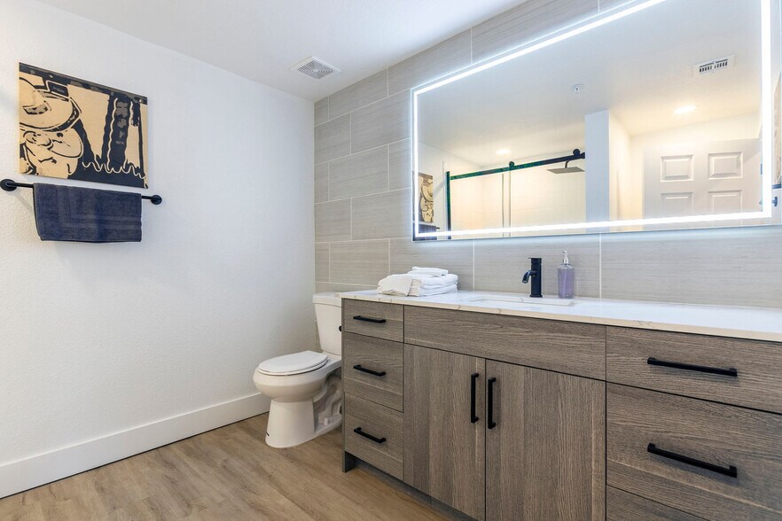 Building Photo - 15608 N 71st St