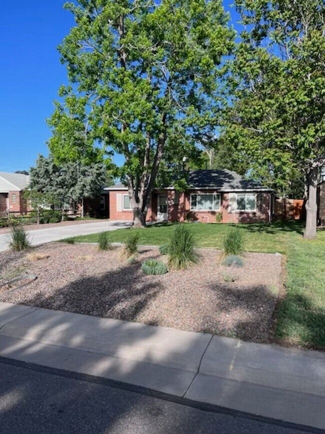 Building Photo - North Park Hill 3 Bedroom/2 Bath