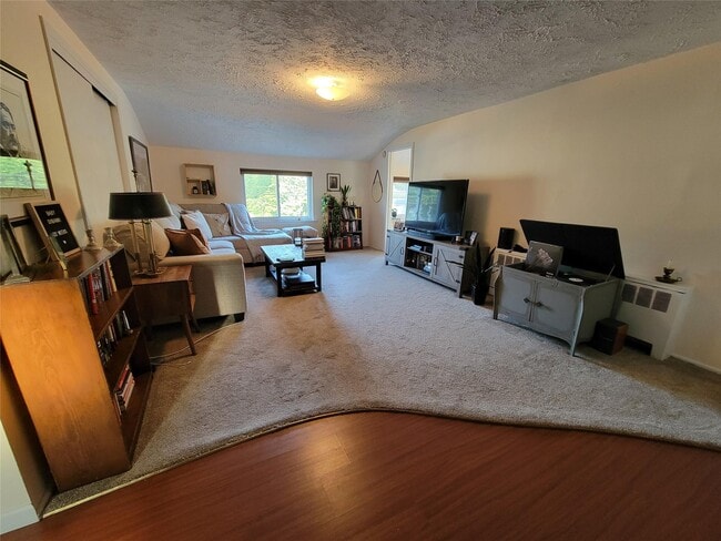Building Photo - 34 Cayuga Ave