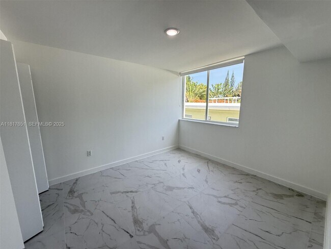 Building Photo - 1552 Euclid Ave