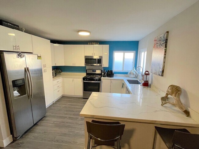 Building Photo - Newly Remodeled Home with HUGE Fenced Yard