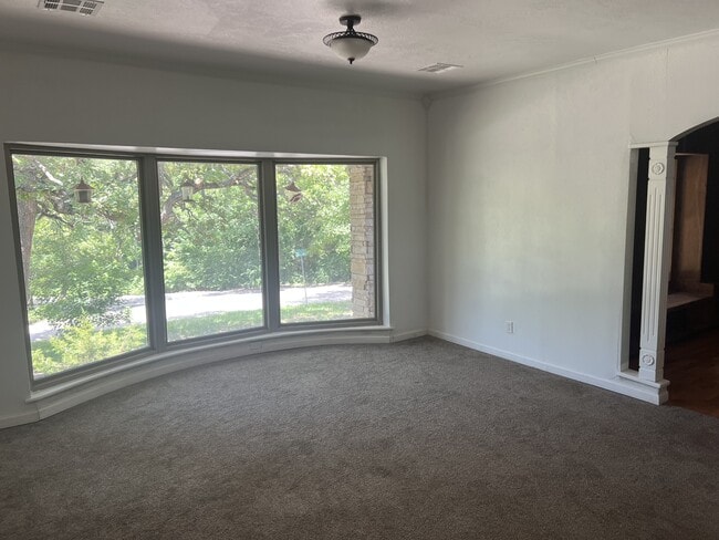 Building Photo - 331 Chickasaw Dr