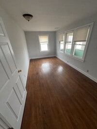 Building Photo - 960 W Delaware Ave