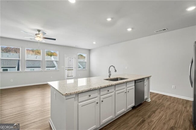 Building Photo - 424 Whitetail Cir