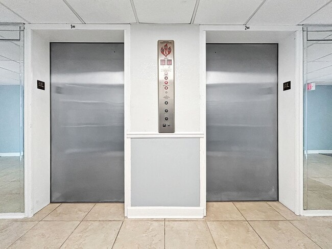 Building Photo - Available on May 27 - Stunning Furnished Waterfront Condo – 2 Beds / 2 Baths with Gulf-to-Bay Views!