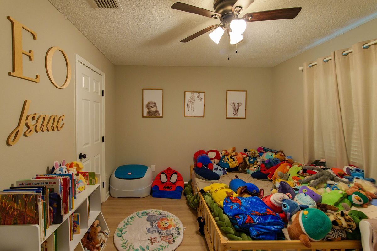 Building Photo - 11865 Noble Fir Ct